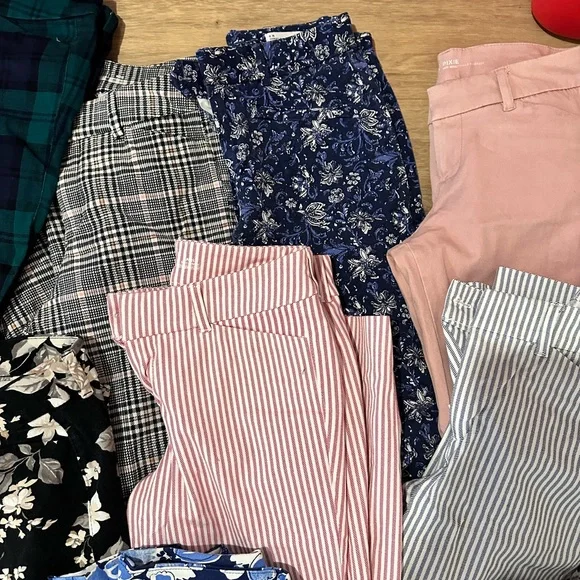 19 Pairs of Old Navy Pixie Pants, and some of gaps version of the same pants - Picture 5 of 8